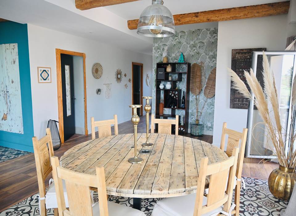 Grande pièce de Vie Salon Cuisine Wine Spa Gite de Charme Oenotourisme Location Hérault