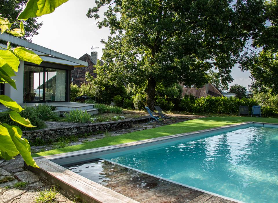 Vue sur le jardin et l'arrière de la maison © Malika Turin