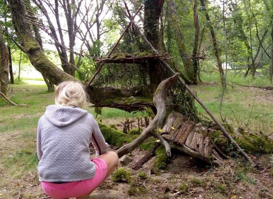 elfenbos, forêt des fées, foret des elfes, bouwen in het bos gezin, bricoler dans les bois en famille