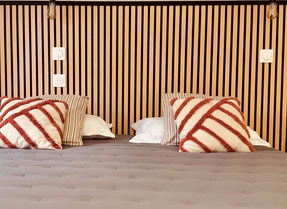 lit-180-chambre-accessible-hotel-le-nid-argeles-sur-mer.webp