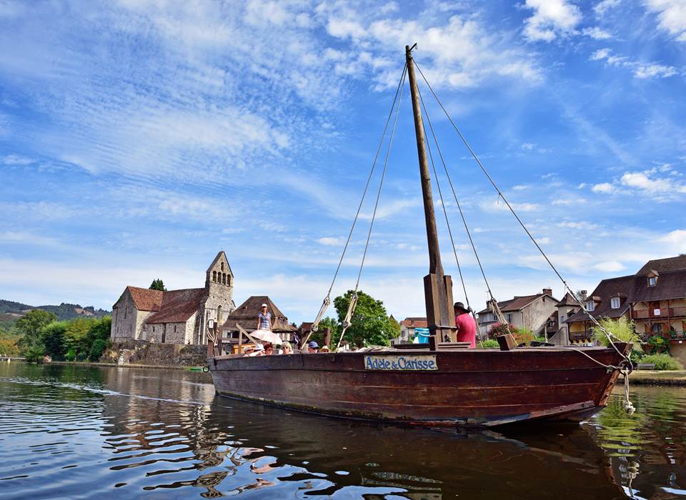 Gabare à Beaulieu - Crédit photo ; Romann RAMSHORN _ Corrèze Tourisme
