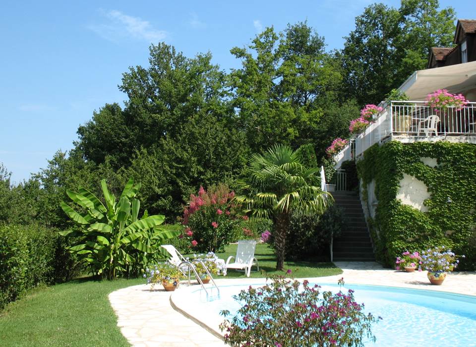 Villa Ric - terrasse vue vallée Dordogne - piscine chauffée