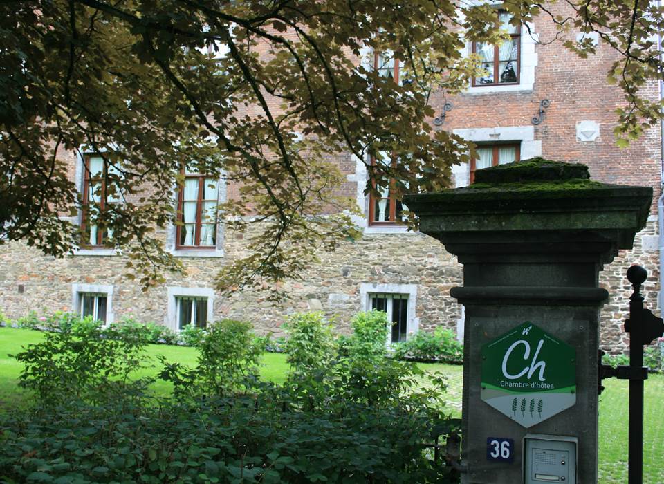 Le pilastre d'entrée