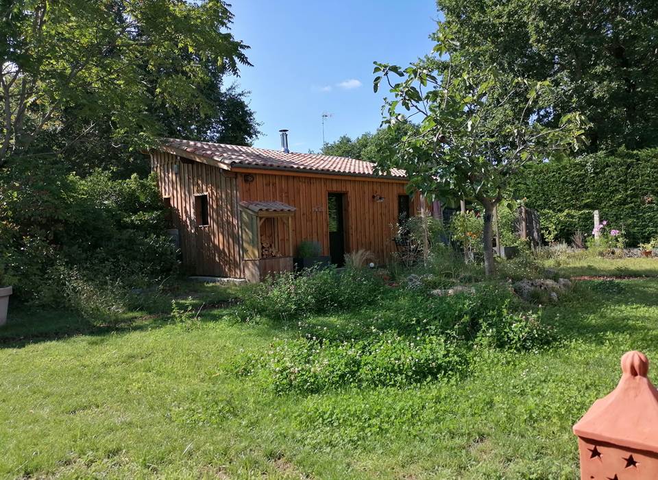 Notre location meublée pour 2 personnes: Le Cabanon des Callunes de Cassy est classé 3 étoiles par Gironde Tourisme.