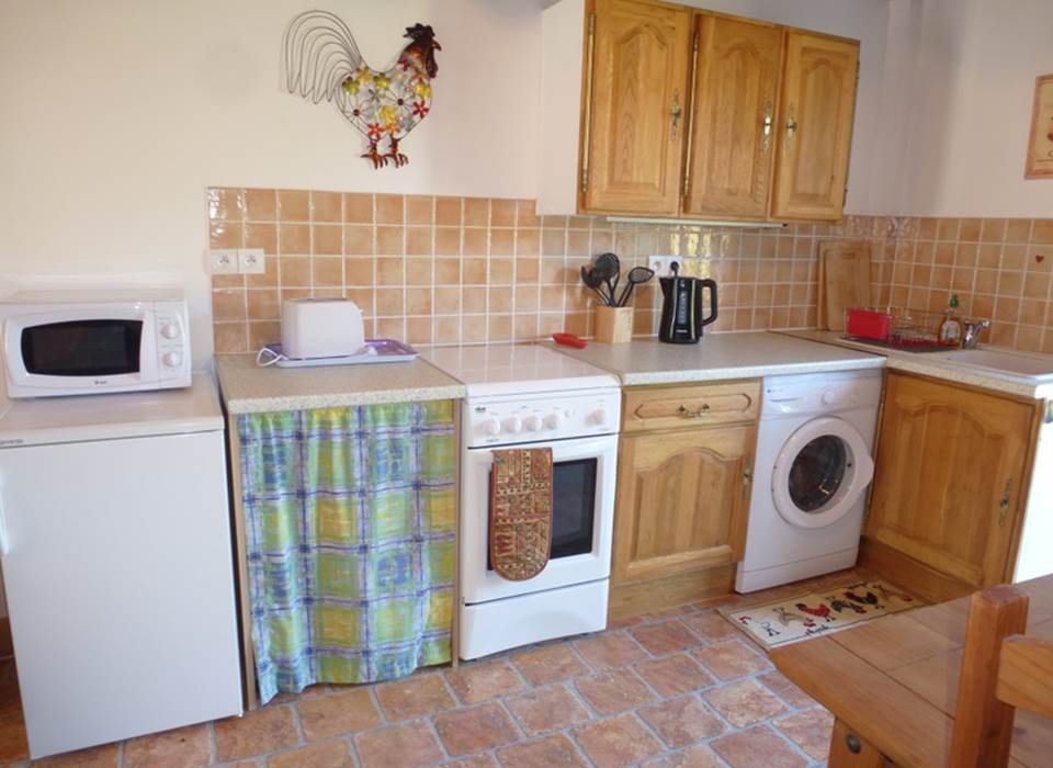 Fully Equipped kitchen in Poppies
