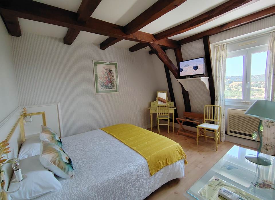 Villa Ric, chambres confortable et climatisées à Saint-Céré proche Rocamadour, vue nature