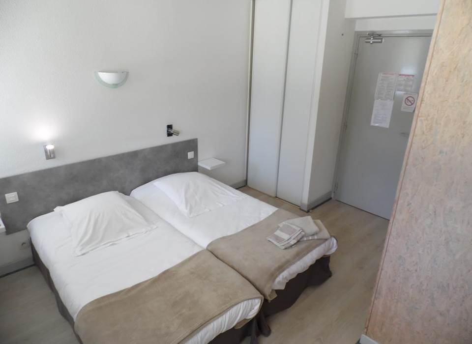 chambre à deux lits