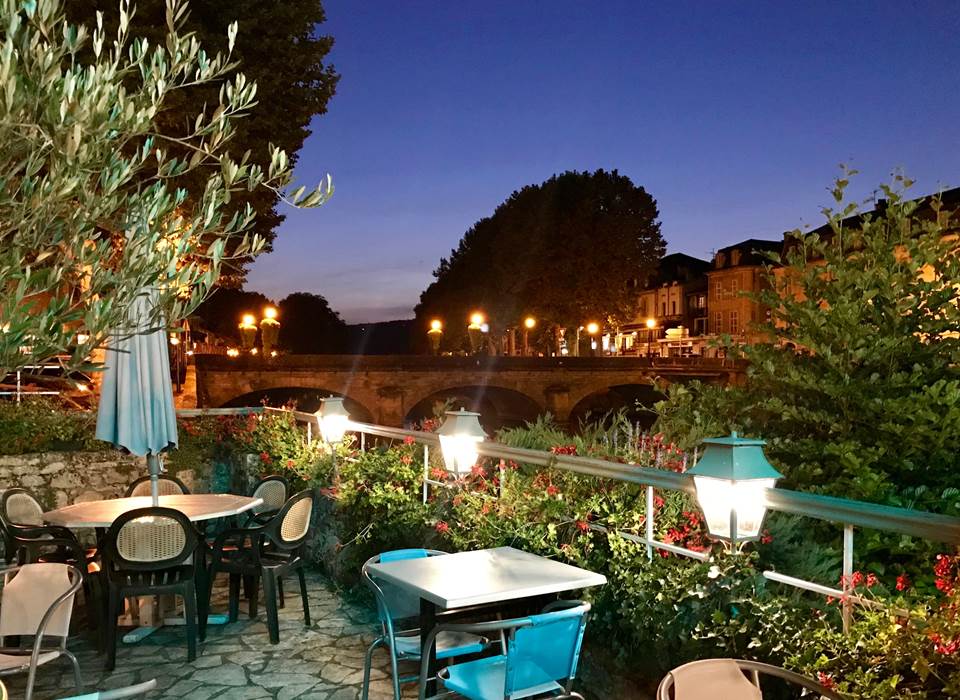 Terrasse au bord de la rivière