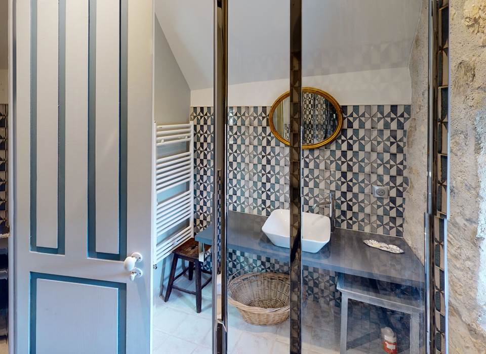 Gite-de-Myans-Bathroom