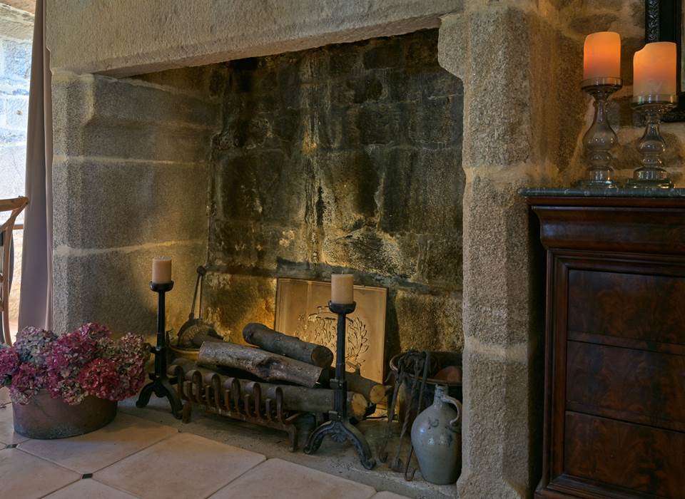Domaine du Vidal : La cheminée de la salle à manger