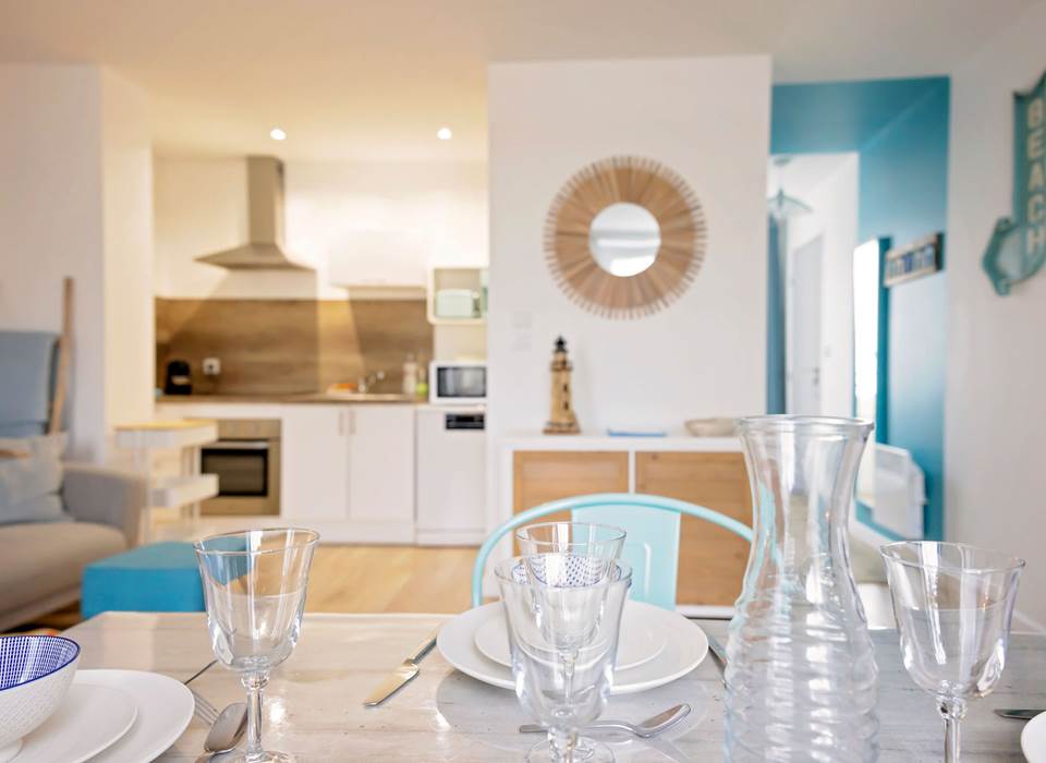 Appart 2 - table et vue cuisine