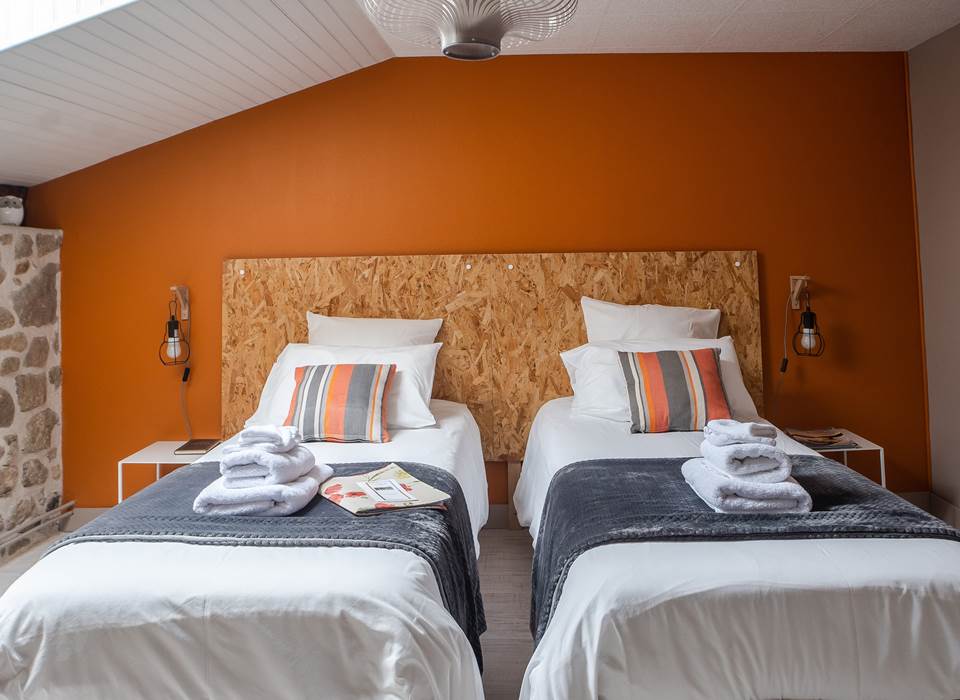 La Vieille Maison de Pensol - chambre pour 2 - lits modifiables - charme et calme