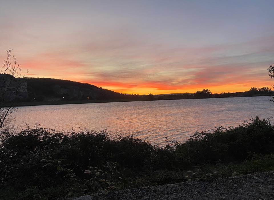 Levé du soleil de la Via Rhôna à quelques minutes du Mas