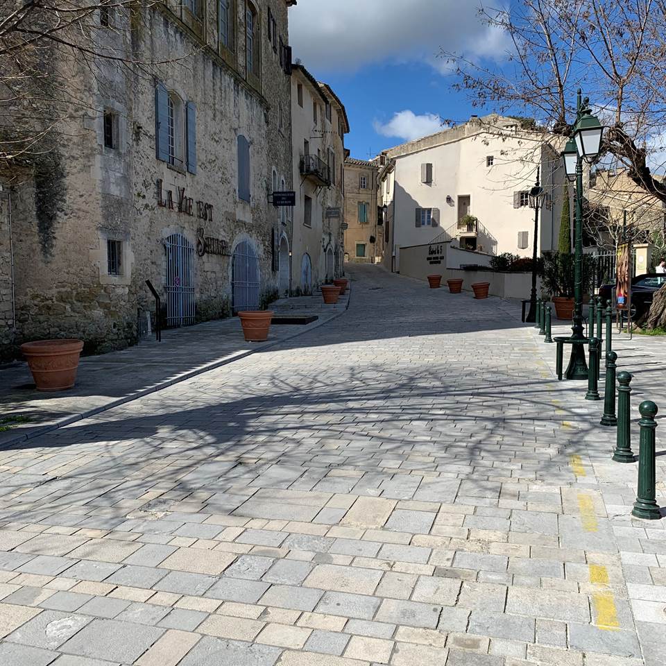 MENERBES