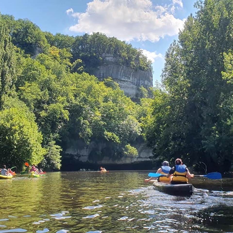 Quelque part sur la Vezere avec Canoë Family