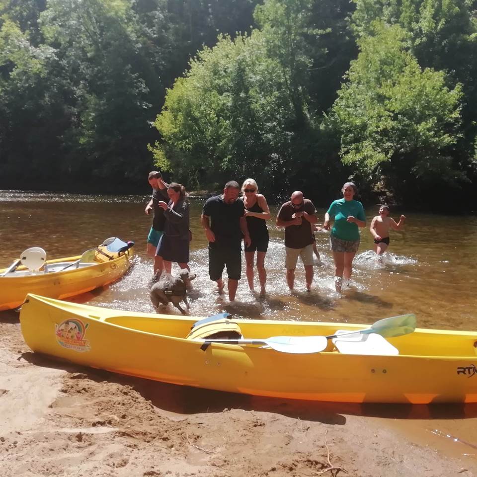 Descente en canoës avec dossier et pause baignade