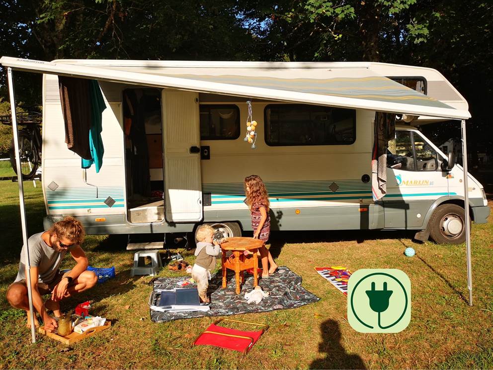 Emplacement camping-car, caravane ou grand van AVEC électricité