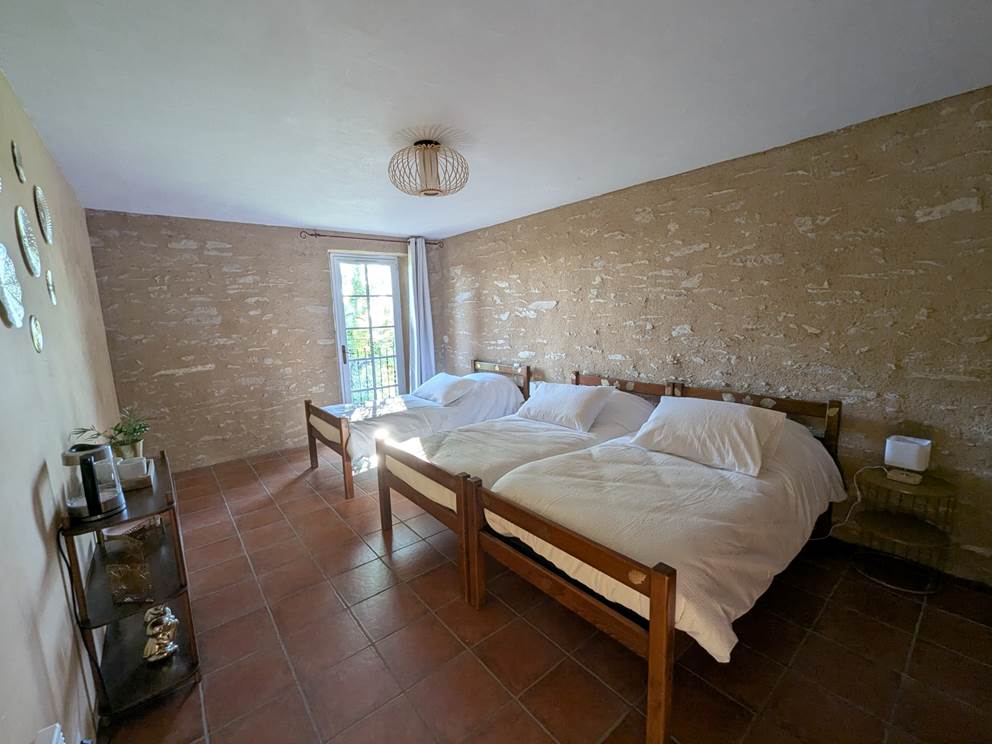 Chambre d'hôtes solaire - Aveyron - Vue côté porte