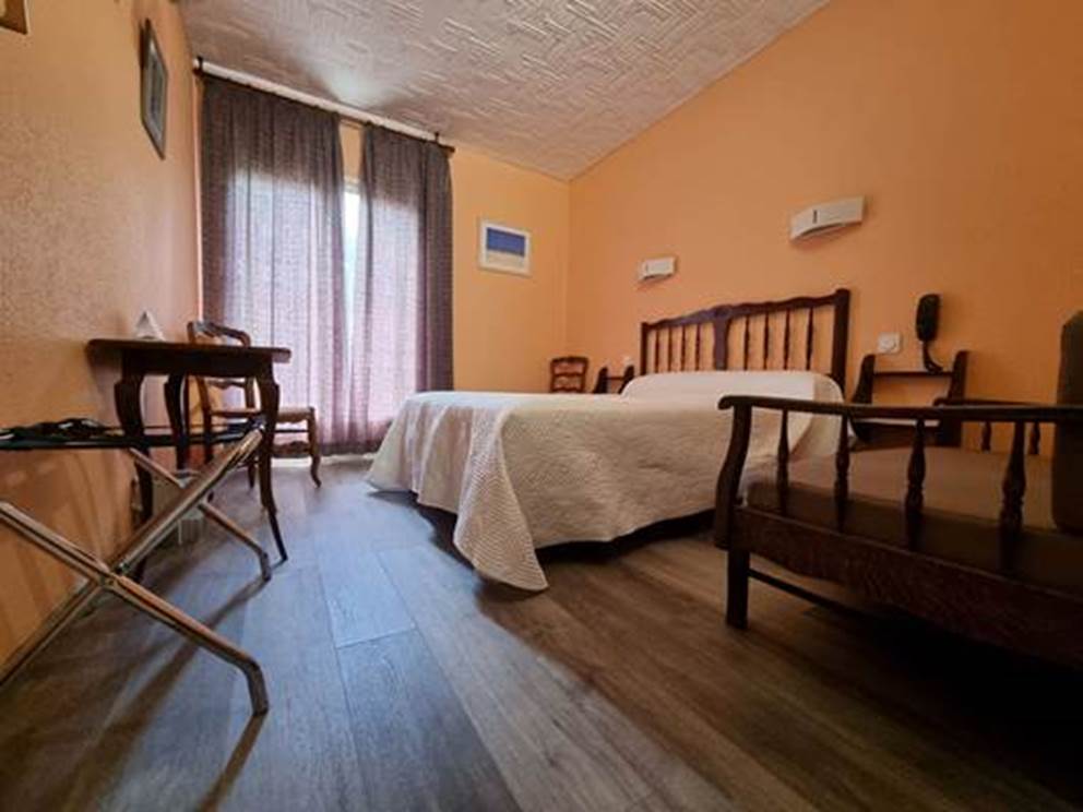 Chambre Standard Hotel Ambeille 2