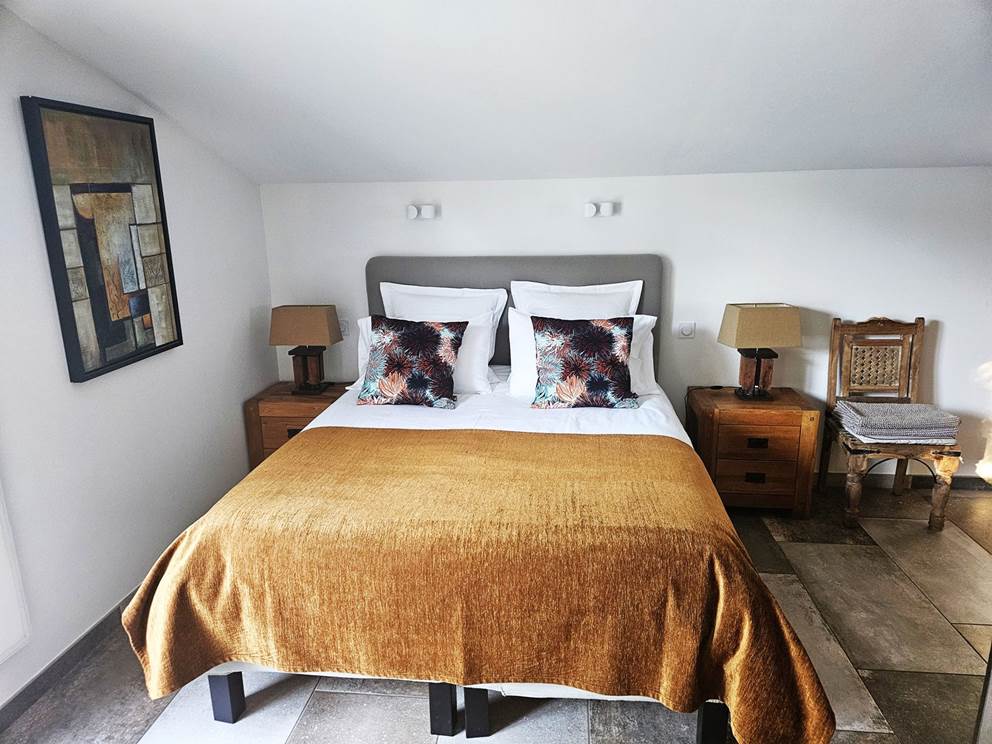 VILLARIVIERAbedroom4