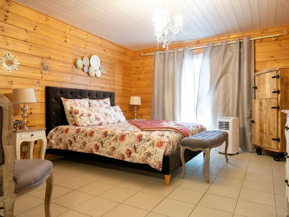 Chambre au rez-de-chaussée,  Chambres d'hôtes piscine  Chambres d'hôtes , Sancerre