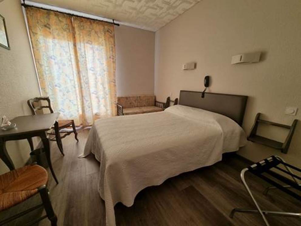 Chambre Supérieure Grand lit vue Mer et Collioure